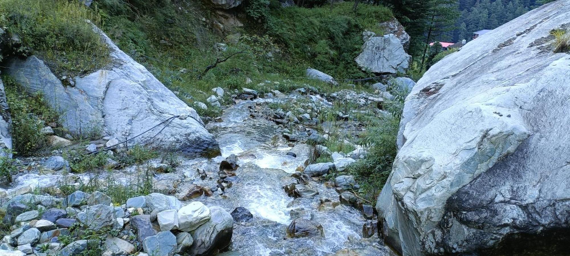 Dog N Hill Hotel Kasol Exterior photo