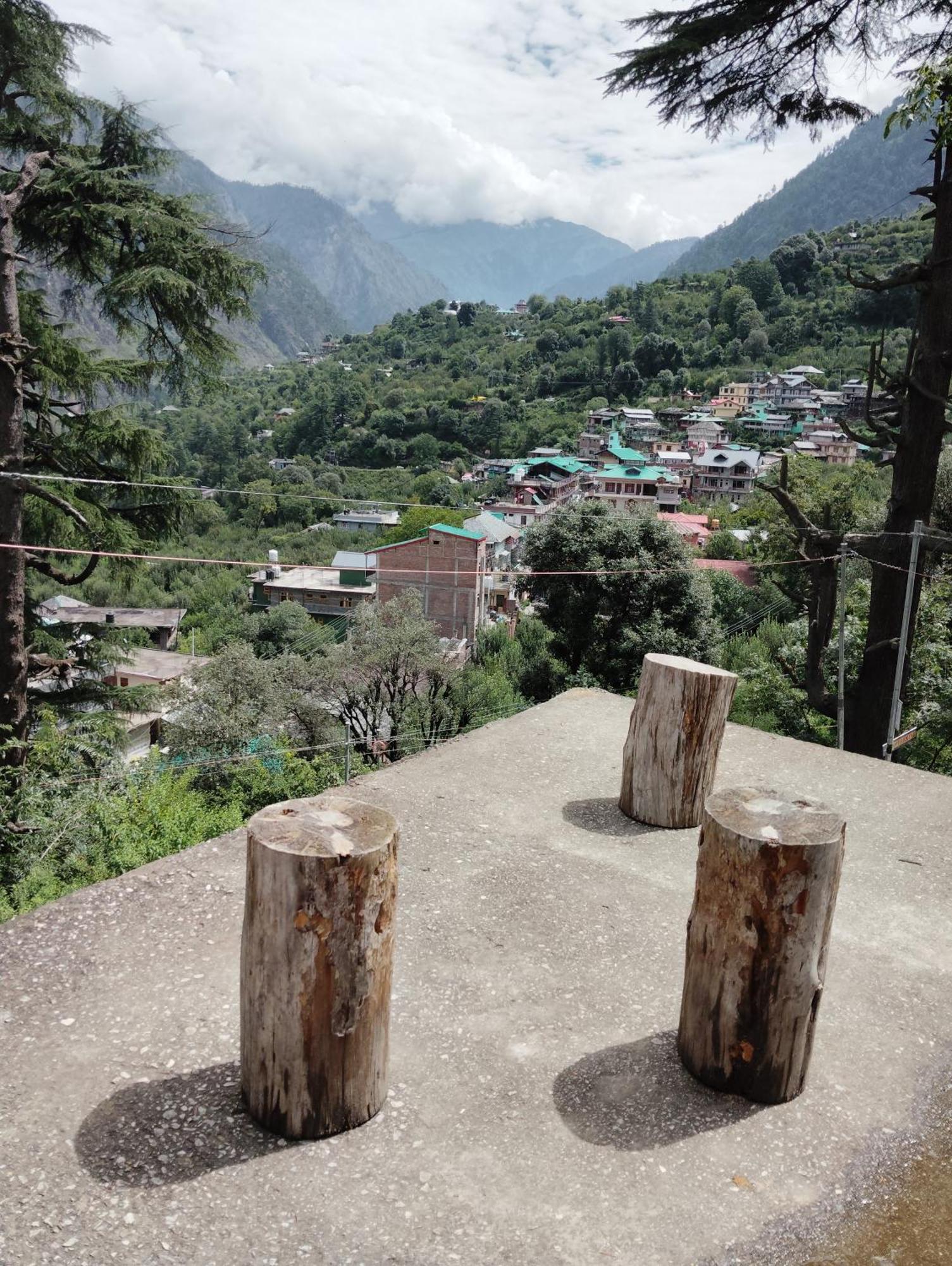 Dog N Hill Hotel Kasol Exterior photo