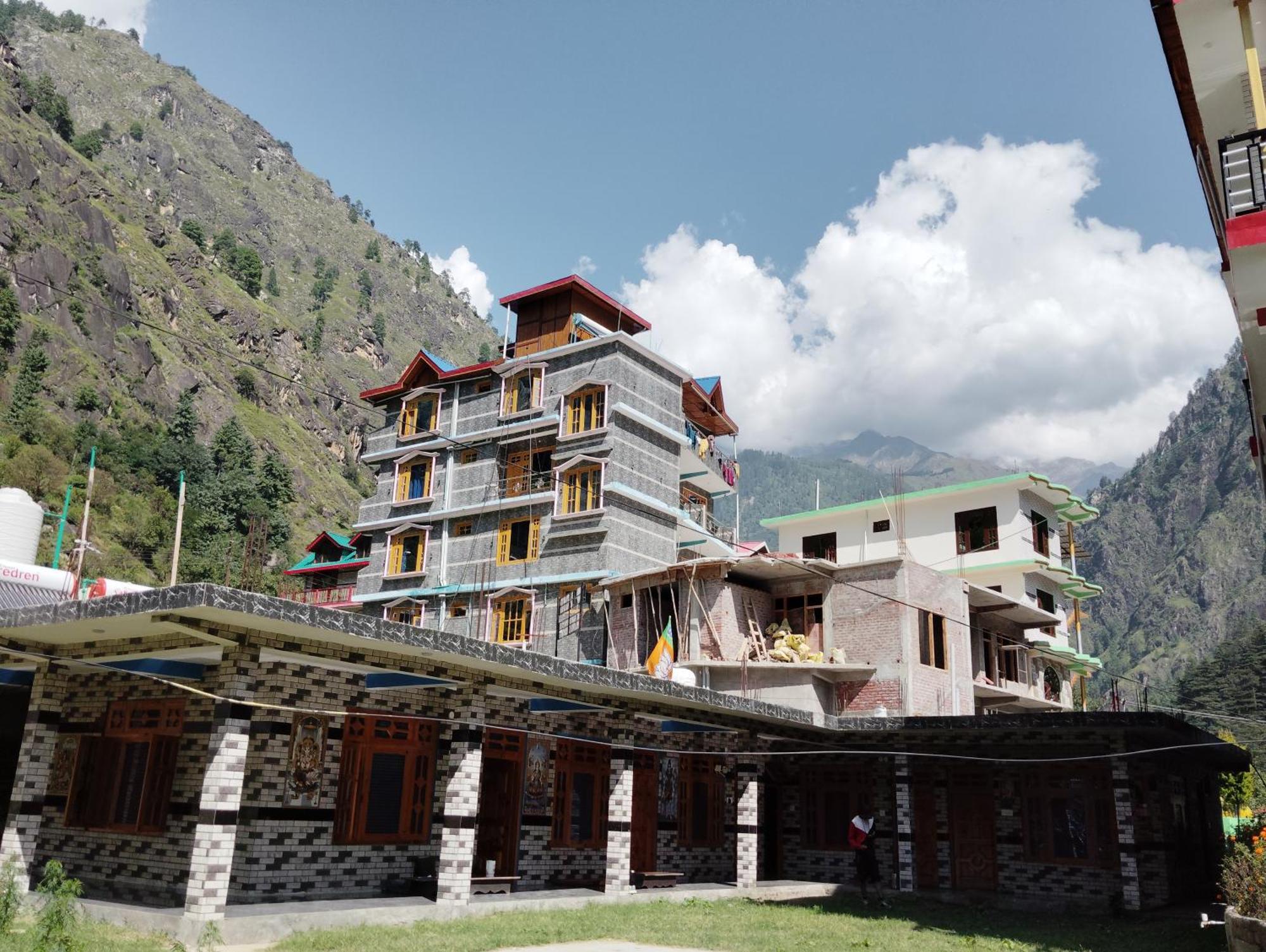 Dog N Hill Hotel Kasol Exterior photo